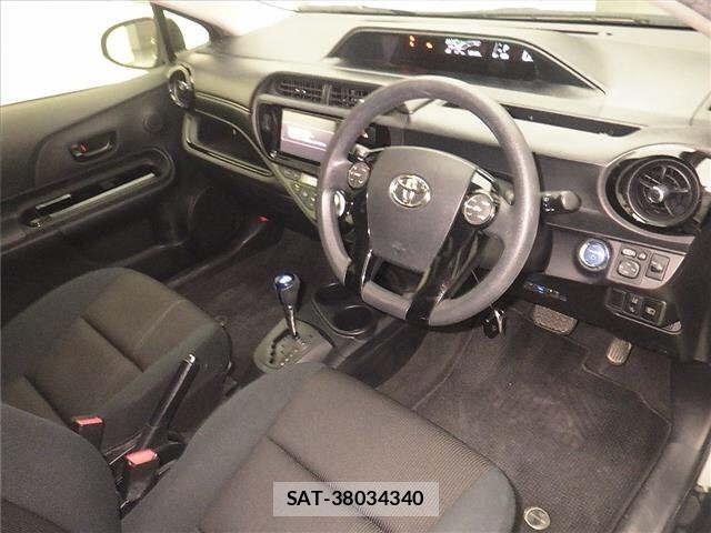 Toyota AQUA 2016 8949721-3
