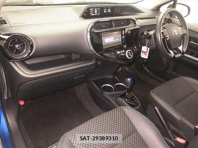 Toyota AQUA 2017 8949722-4