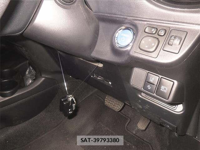 Toyota AQUA 2020 8949732-8