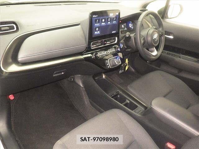 Toyota AQUA 2023 8949733-4