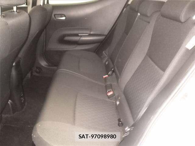 Toyota AQUA 2023 8949733-7