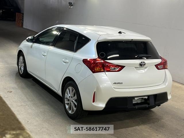 Toyota AURIS 2014 8802488-1