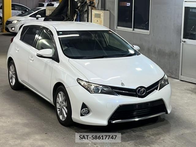 Toyota AURIS 2014 8802488-4