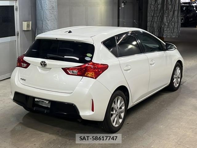 Toyota AURIS 2014 8802488-5