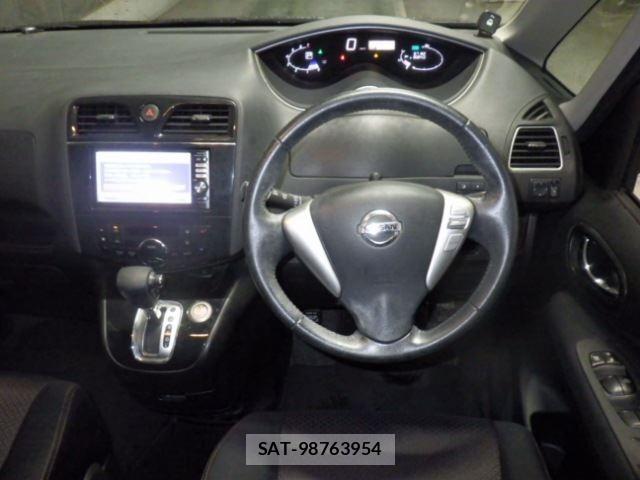 Nissan SERENA 2011 8921330-4
