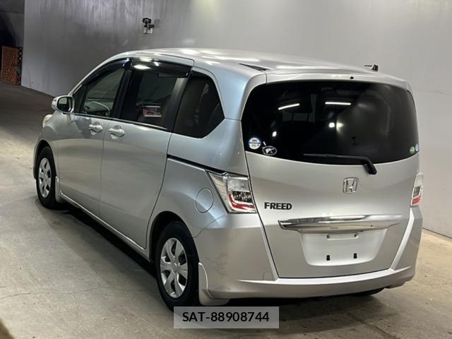 Honda FREED 2013 8821931-1