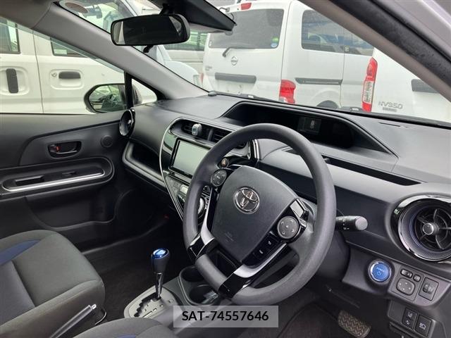 Toyota AQUA 2021 8763096-3