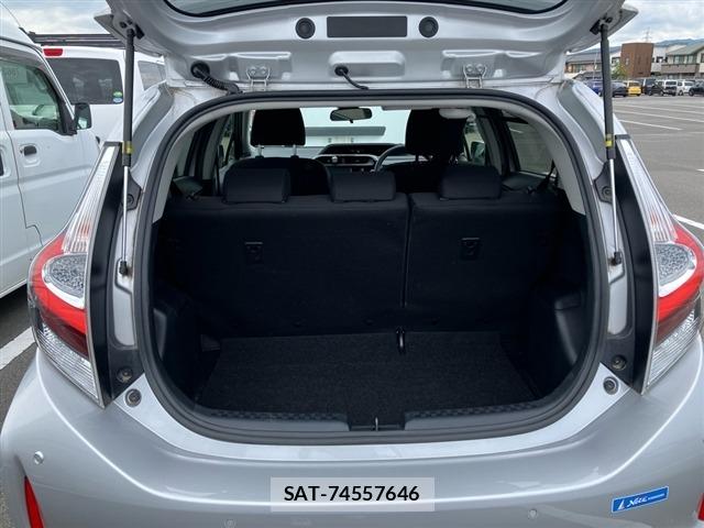 Toyota AQUA 2021 8763096-8