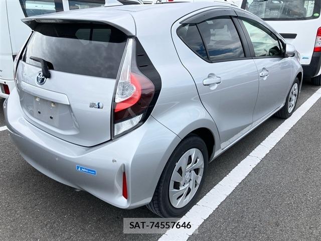 Toyota AQUA 2021 8763096-9