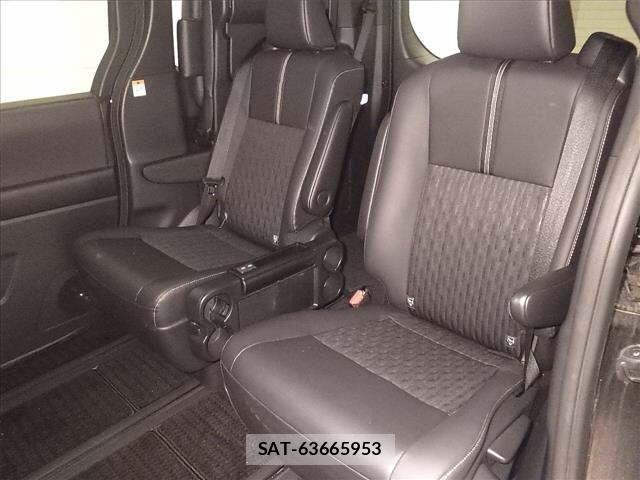 Toyota NOAH 2023 8722679-7