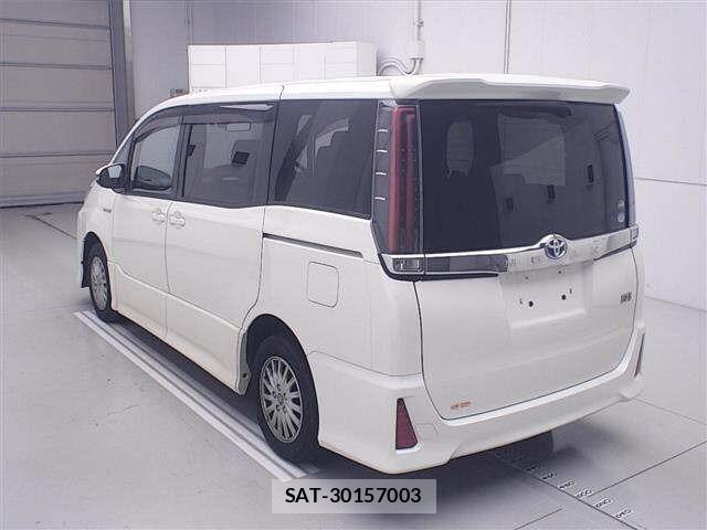 Toyota NOAH 2018 8722680-1