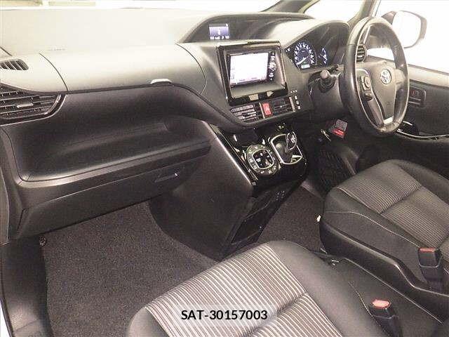 Toyota NOAH 2018 8722680-4