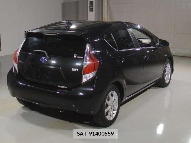 Toyota AQUA 2015 8862373-1