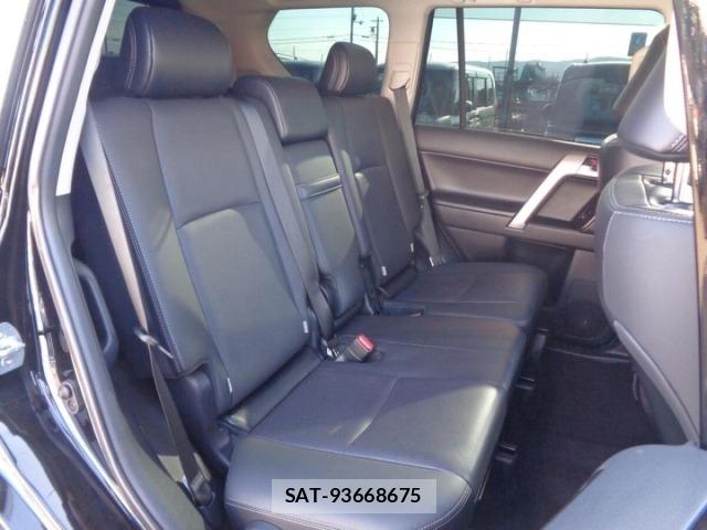 Toyota LAND CRUISER PRADO 2023 8692356-24