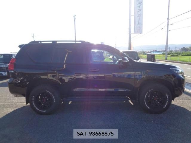 Toyota LAND CRUISER PRADO 2023 8692356-3
