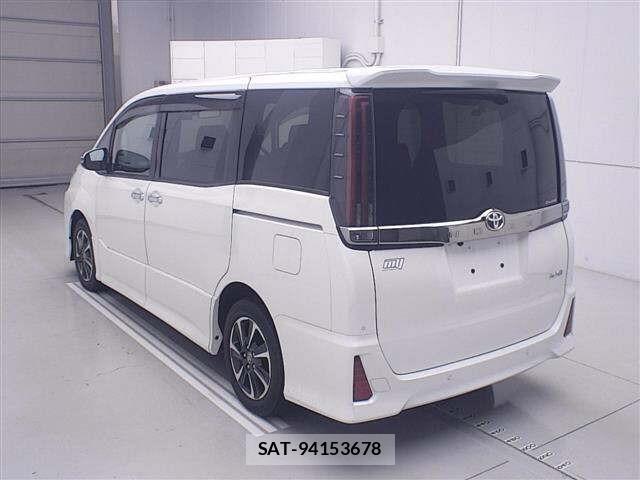 Toyota NOAH 2021 8722681-1