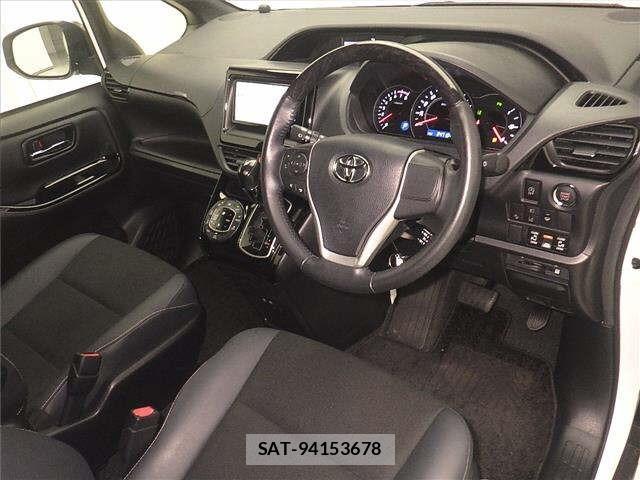 Toyota NOAH 2021 8722681-3