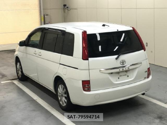 Toyota ISIS 2010 8947945-1