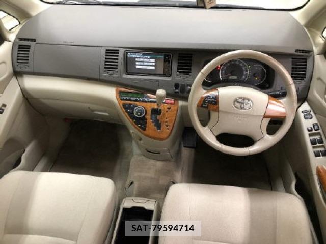 Toyota ISIS 2010 8947945-4