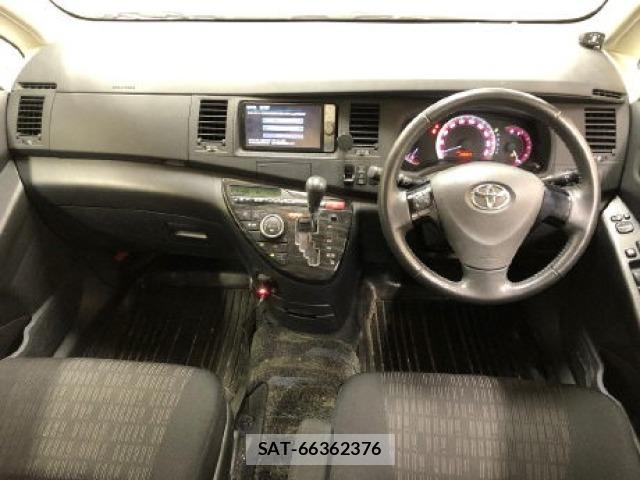 Toyota ISIS 2012 8685387-4