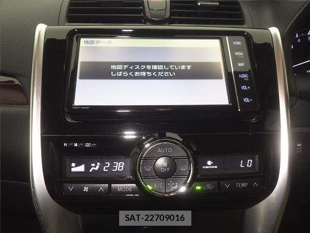 Toyota PREMIO 2019 8722440-6