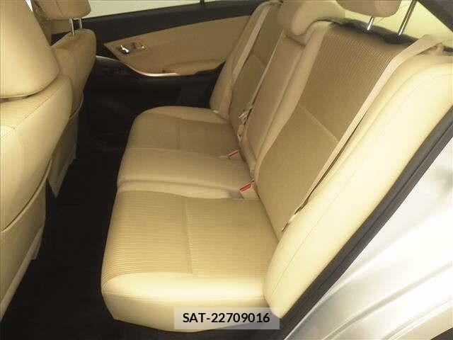 Toyota PREMIO 2019 8722440-7
