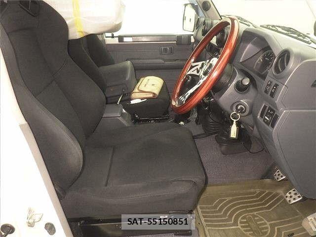 Toyota LAND CRUISER 2015 8955650-5