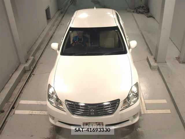 Toyota CROWN 2012 8680471-6