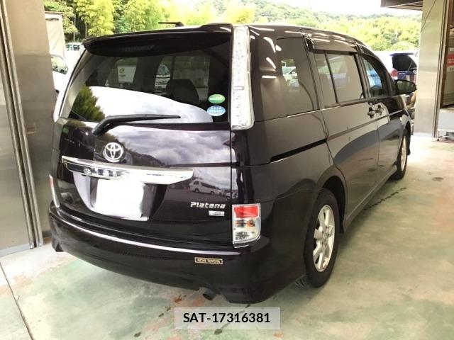 Toyota ISIS 2013 8777938-4
