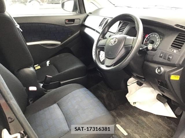 Toyota ISIS 2013 8777938-5