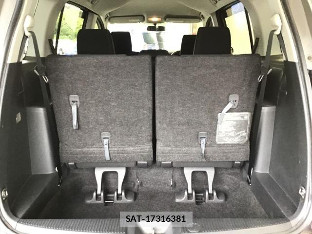 Toyota ISIS 2013 8777938-7