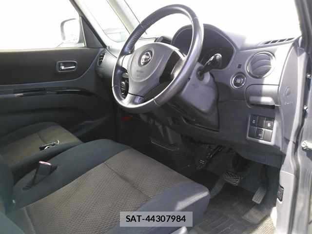 Nissan ROOX 2011 8685025-3