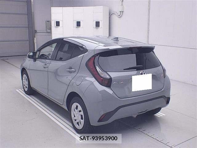 Toyota AQUA 2024 8949746-1