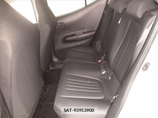 Toyota AQUA 2024 8949746-7