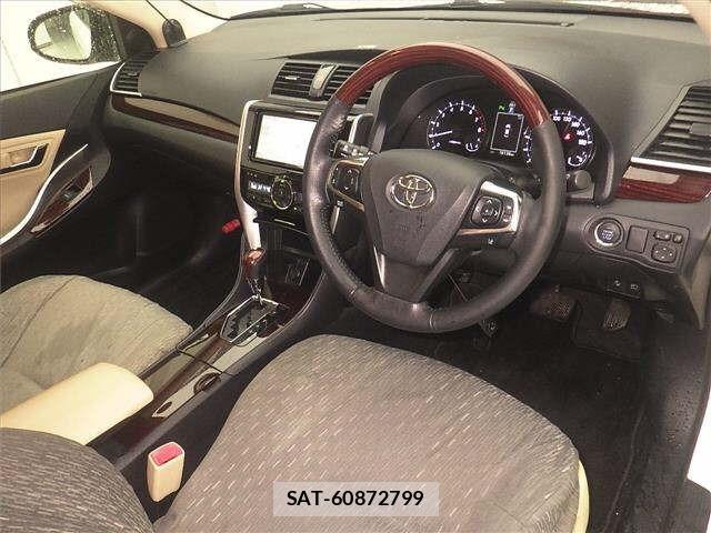 Toyota PREMIO 2017 8814859-3