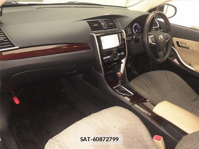 Toyota PREMIO 2017 8814859-4