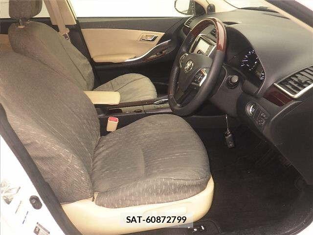 Toyota PREMIO 2017 8814859-5