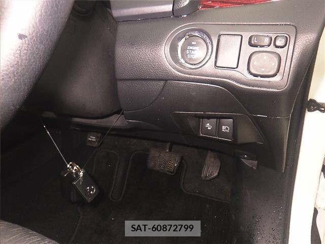 Toyota PREMIO 2017 8814859-8