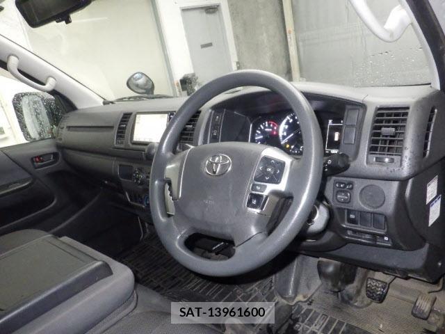 Toyota HIACE VAN 2021 8910155-3