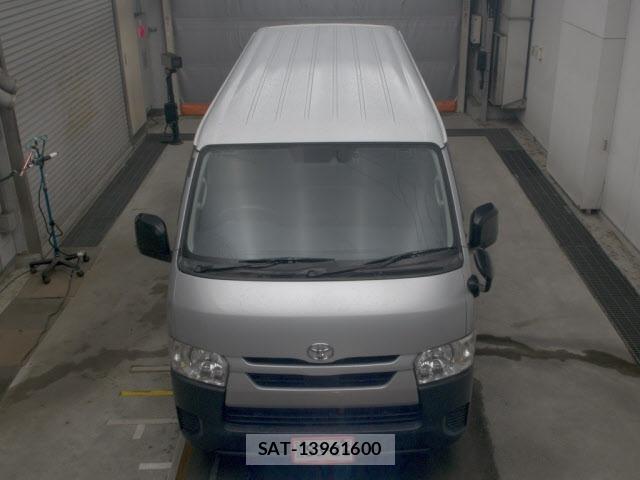 Toyota HIACE VAN 2021 8910155-6