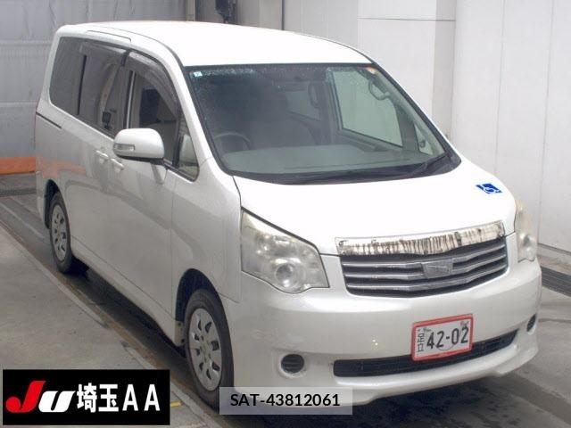 Toyota NOAH 2013 8683137-0
