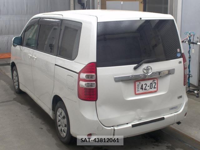 Toyota NOAH 2013 8683137-1