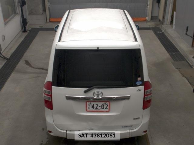Toyota NOAH 2013 8683137-7