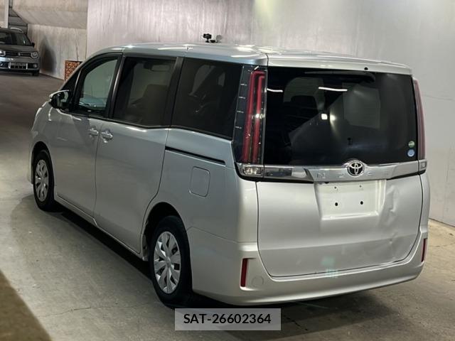 Toyota NOAH 2017 8706070-1