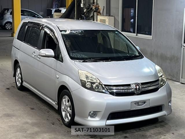 Toyota ISIS 2013 8707665-4