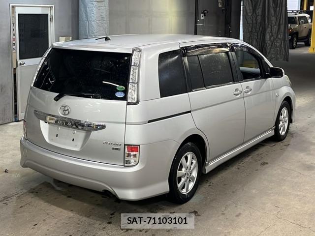 Toyota ISIS 2013 8707665-5
