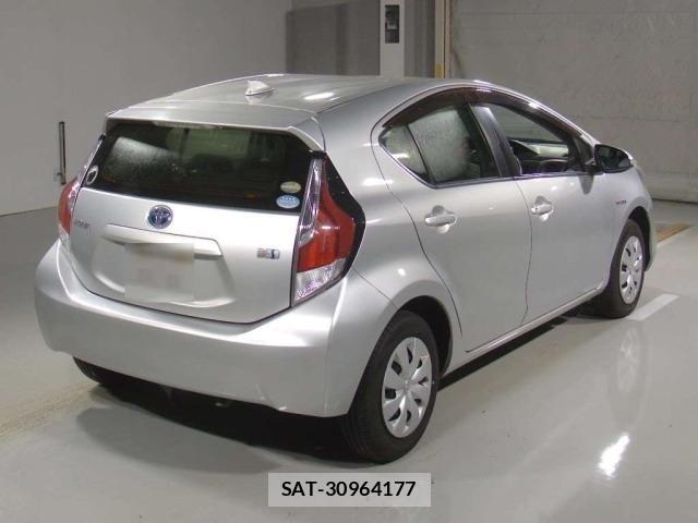 Toyota AQUA 2015 8862374-1
