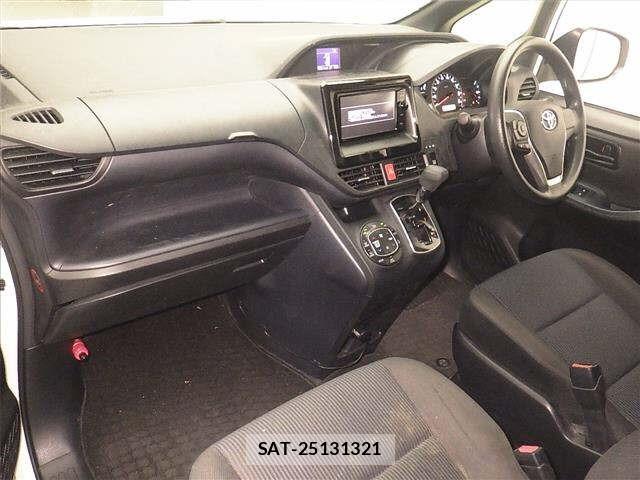 Toyota NOAH 2015 8722682-4