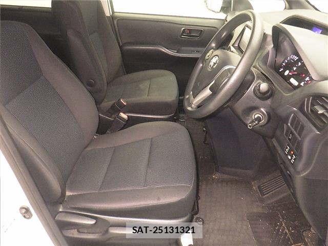Toyota NOAH 2015 8722682-5