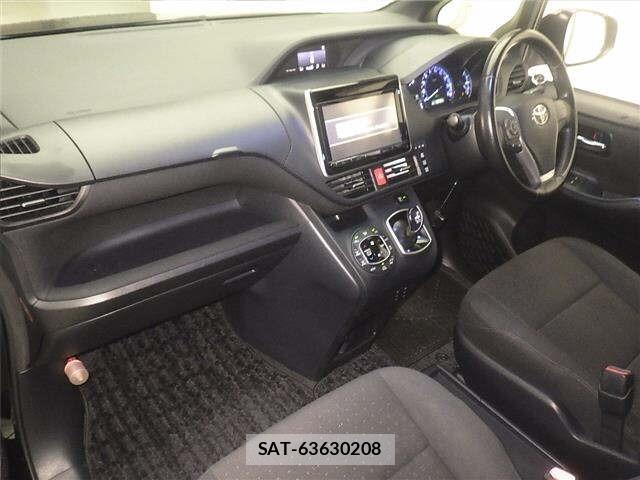 Toyota NOAH 2016 8722683-4
